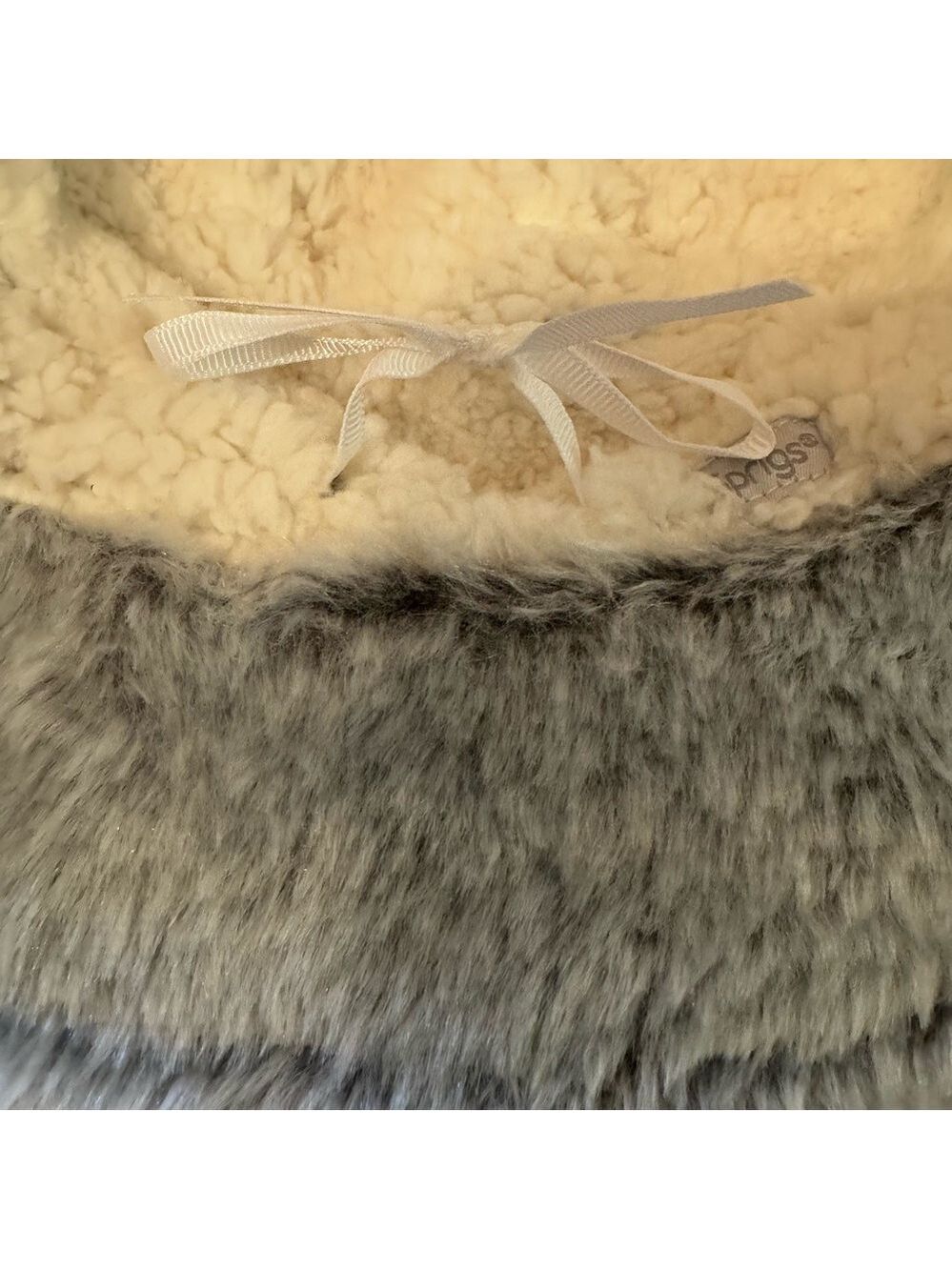 Sprigs Reversible Faux Fur/Sherpa
Bucket Hat
NWT
Gray/Beige
One Size Fits Most - Picture 6 of 8